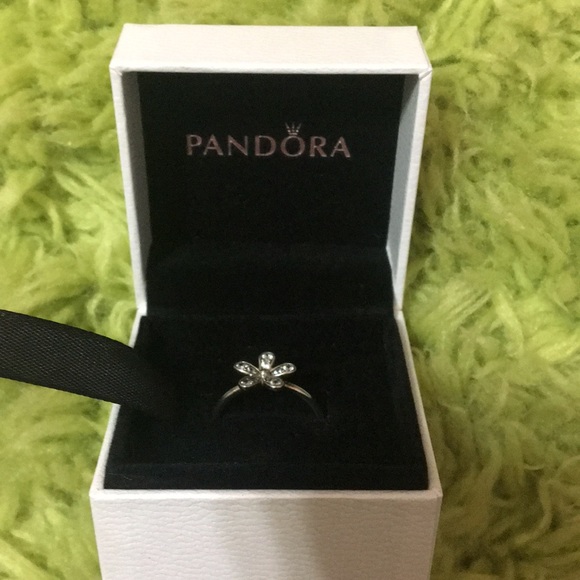 Pandora Jewelry - Pandora flower ring